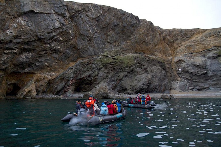 Een zodiacexcursie bij Bereneiland.