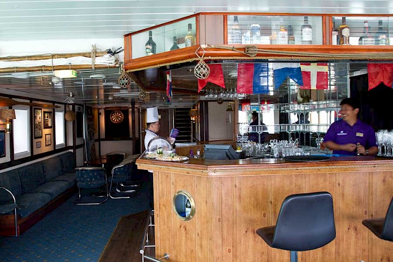 Bar aan boord van expeditiecruiseschip Expedition.