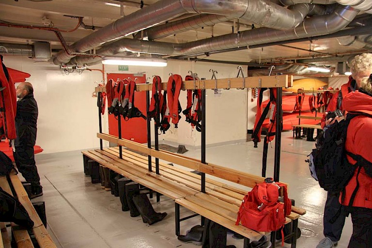 De zogenaamde "mudroom" waar alle laarzen en reddingsvesten bewaard worden.