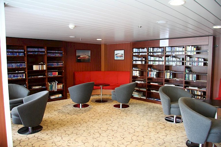 Bibliotheek aan boord van expeditiecruiseschip Expedition.
