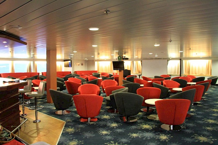 Lounge / gehoorzaal aan boord van expeditiecruiseschip Expedition.