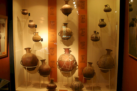 Aarde werk te zien in het cultuurhistorisch museum in Santiago de Chile.